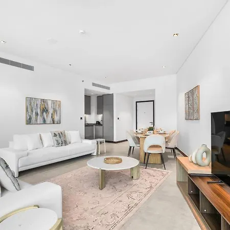 Panoramic Glamour: Business Bay Apartment with Amenities Dubai Exterior photo
