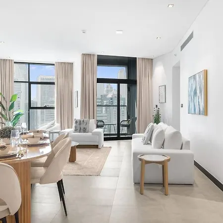 Panoramic Glamour: Business Bay Apartment with Amenities Dubai Exterior photo