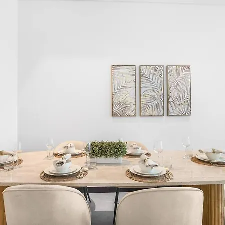 Panoramic Glamour: Business Bay Apartment with Amenities Dubai Exterior photo